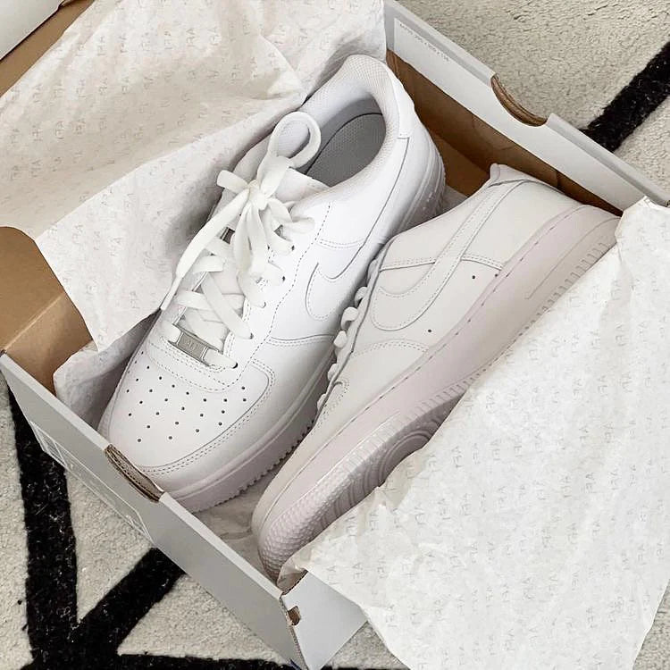 NIKE AIR FORCE 1 WHITE